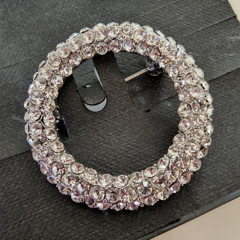 Cookie Lee silver jeweled circle shaped crystal brooch pin NWT - Picture 8 of 8